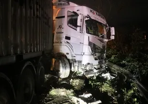 Sakarya'da can pazarı! D-650 kara yolu savaş alanına döndü: 12 yaralı