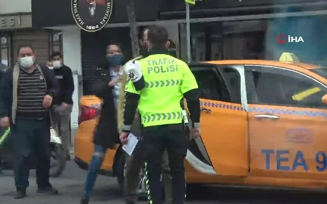 Maske için uyaran polise saldırdı! O anlar kamerada