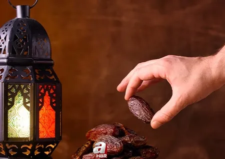 Sahurda hangi dualar okunur? Sahurda okunacak dualar! Hz. Muhammed'in sahurda okuduğu dualar...