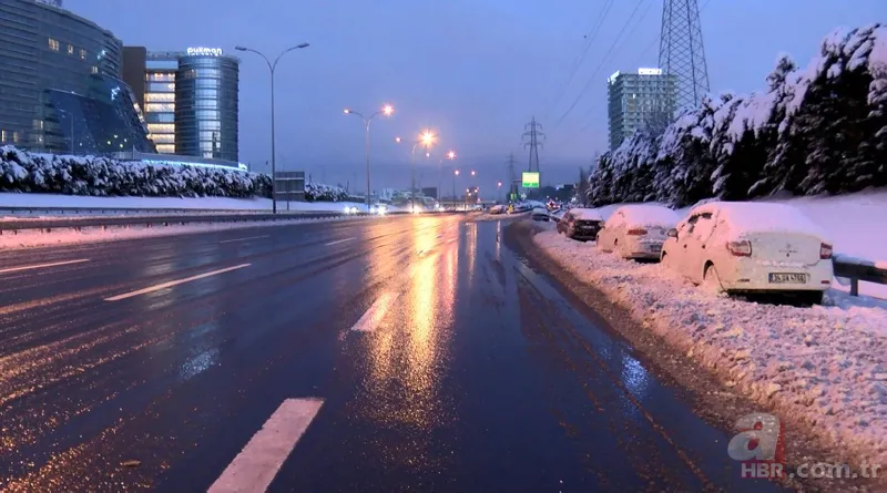 İstanbullunun kabus gecesi! 15 saattir yolda kalan vatandaş: Su ve bisküvi ile duruyorum 7