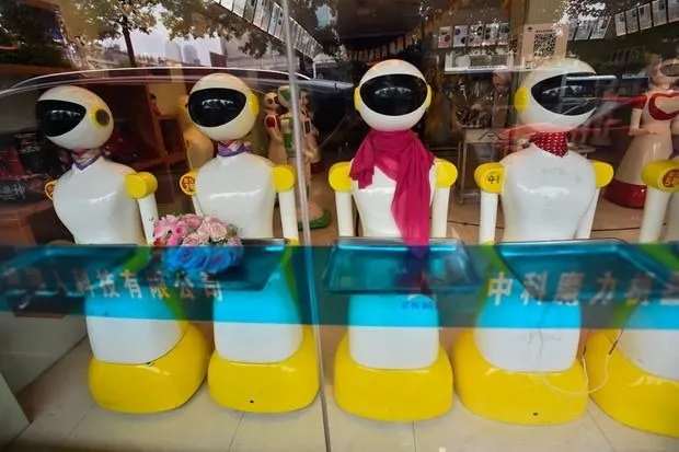 Çin’de robot mağazası açıldı