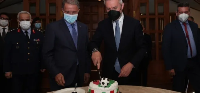 Milli Savunma Bakanı Hulusi Akar’dan İtalyan mevkidaşına EURO 2020 kutlaması