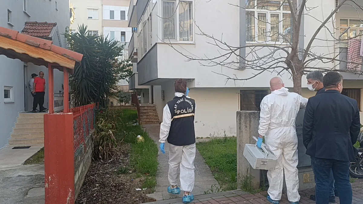 Eşinden ayrılıp bunalıma giren fotoğrafçı evinin balkonunda ölü bulundu