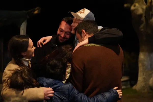 ates-kuslarinin-son-bolumunde-olaylar-karisti-1679207205115.jpg Ateş Kuşları'nın son bölümünde olaylar karıştı! - 4