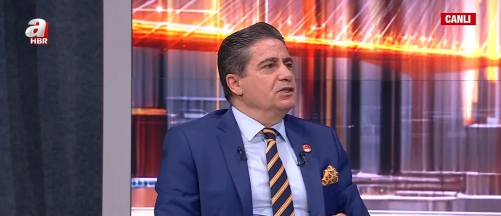 chpde-feto-hesaplasmasi-kilicdaroglunun-abddeki-benzinlikte-6-saatlik-gizli-gorusme-iddiasi-1780364891235.jpg Gazeteci Mustafa Ertekin, Kemal Kılıçdaroğlu'nun Ekim 2022'deki ABD ziyaretinde benzinlikteki gizli görüşmeye dikkat çekerek Kılıçdaroğlu'nun FETÖ açıklamalarının altını doldurması gerekiğini savundu. (Foto: A Haber - Ekran Görüntüsü)