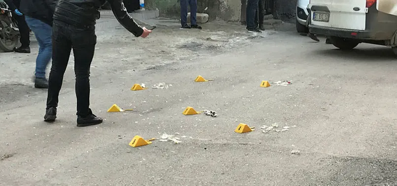 Adana’da sokakta ses bombası patladı