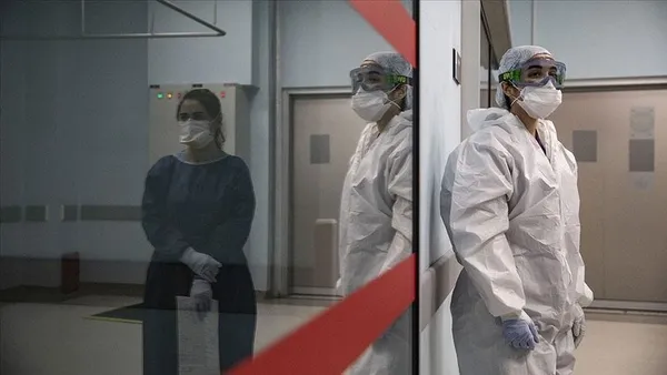 saglik-bakani-fahrettin-kocadan-eris-varyanti-aciklamasi-yaslilar-ve-kronik-hastaligi-olanlar-dikkat-etmeli-1695140464269.jpg Sağlık Bakanı Fahrettin Koca'dan "Eris” varyantı açıklaması: Yaşlılar ve kronik hastalığı olanlar dikkat etmeli - 3