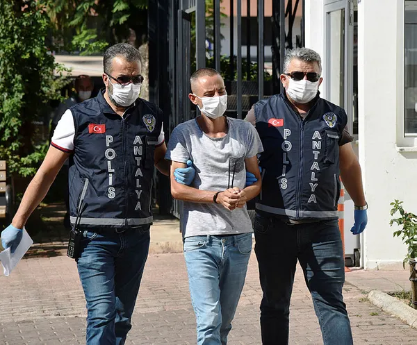 Antalya'da vahşet! Annesini Seher Fak'ı İstanbul'a taşınmadığı için öldürmüş - 1