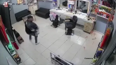 Berber dükkanına silahlı saldırı kamerada!