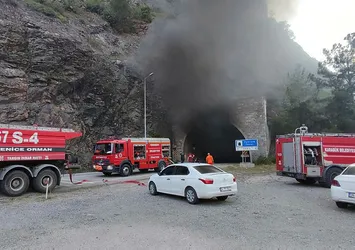 Tünelde tanker yangını nedeniyle kapatılan Karabük-Zonguldak kara yolu açıldı