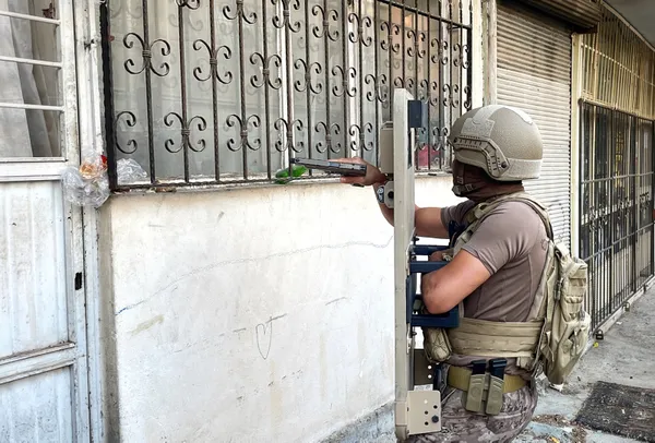 mersinde-deasa-safak-operasyonu-drone-ile-tespit-edilip-yakalandi-1656650448236.jpg Mersin'de DEAŞ'a "şafak" operasyonu! Drone ile tespit edilip yakalandı - 6