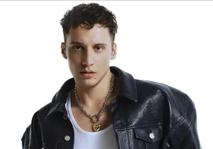 Edis havalimanında gözaltına alındı