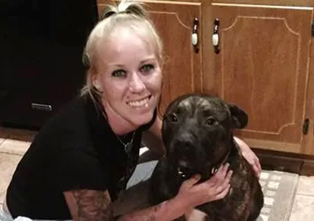 Genç kadın köpekleri tarafından parçalandı