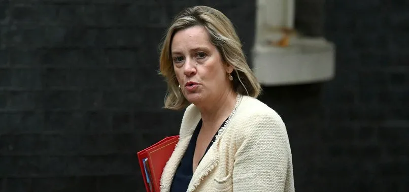 İngiltere'de şok! Çalışma Bakanı Amber Rudd görevinden istifa etti