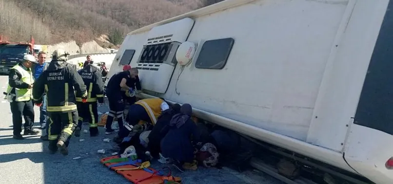 Bursa'da yolcu otobüsü devrildi! 7 ölü 35 yaralı