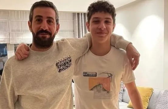 abdurrahim-albayrakin-avmnin-4uncu-katindan-duserek-olen-torunu-batuhan-bostanci-son-yolculuguna-ugurlaniyor-a-1669036266769.jpg Abdurrahim Albayrak'ın AVM’nin 4.’üncü katından düşerek ölen torunu Batuhan Bostancı son yolculuğuna uğurlanıyor... Ailenin acısı boğazları düğümledi - 3