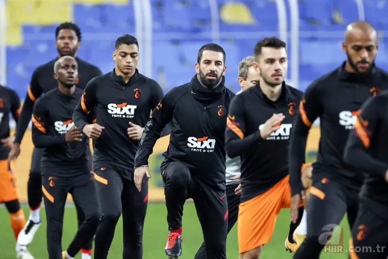 Arda Turan Fenerbahçe-Galatasaray maçı sonrası gözyaşlarına hakim olamadı! İşte o anlar... 4