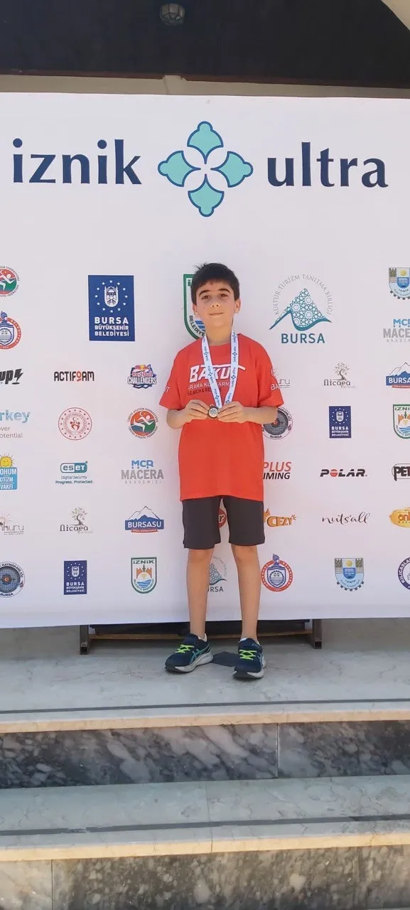 BAKUT’un genç sporcusu Emir Kaan Kebapçı’dan örnek kampanya! Bursa Lösemili Çocuklar Derneği adına koştu