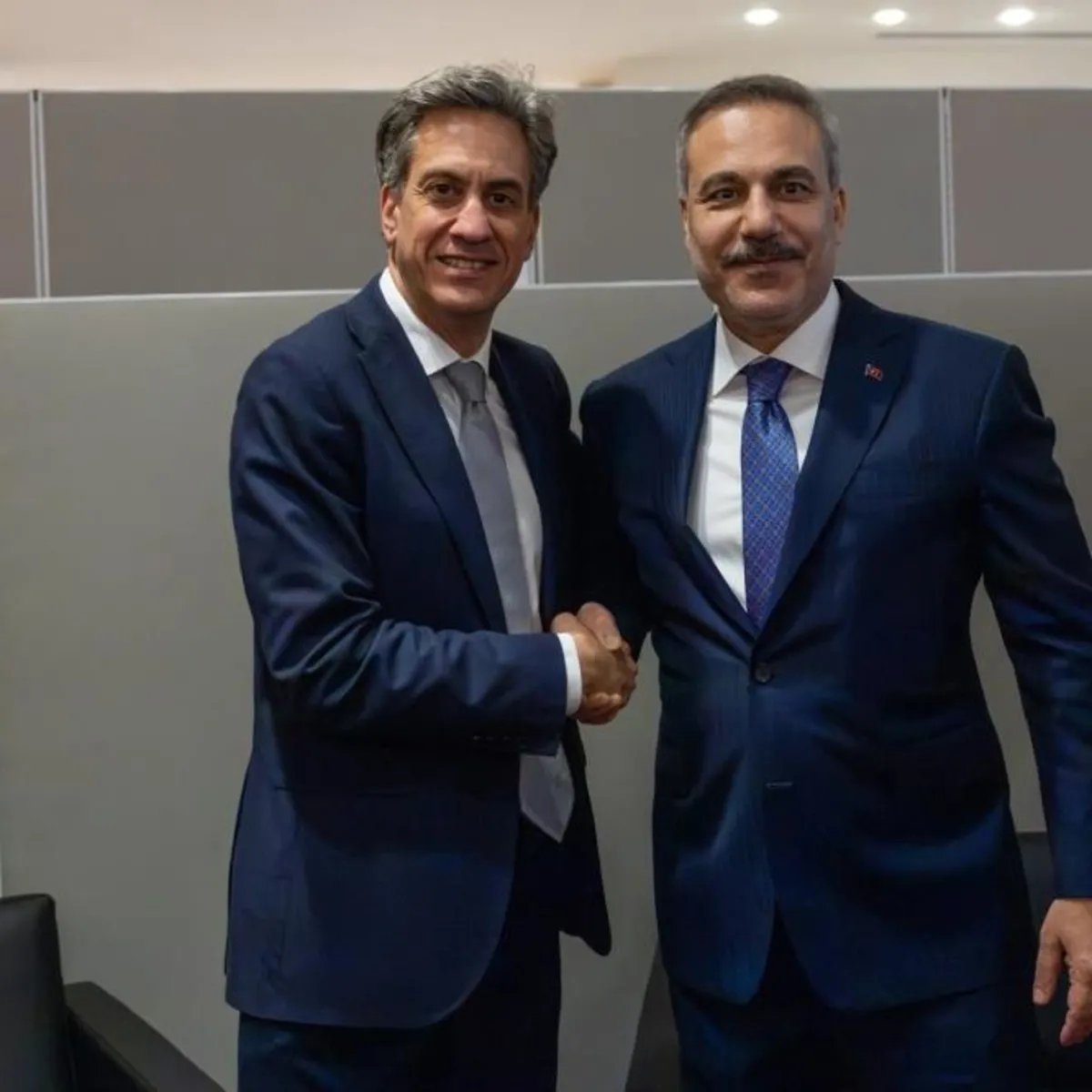 Bakan Fidan'dan New York'ta diplomasi trafiği! İngiliz mevkidaşı Ed Miliband ile görüştü