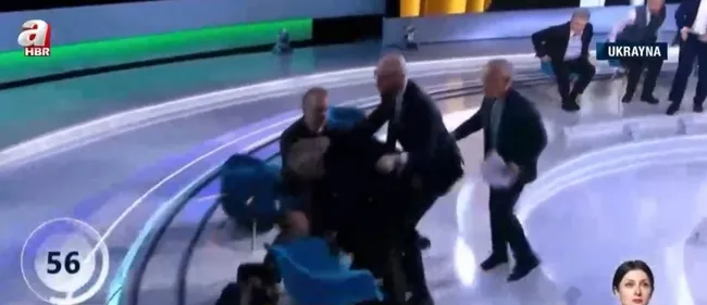 rus-yanlisi-ukraynali-vekile-canli-yayinda-tokat-kavgayi-eski-lider-porosenko-ayirdi-1645256897113.jpg Rus yanlısı Ukraynalı vekile canlı yayında tokat! Kavgayı eski lider Poroşenko ayırdı - 4