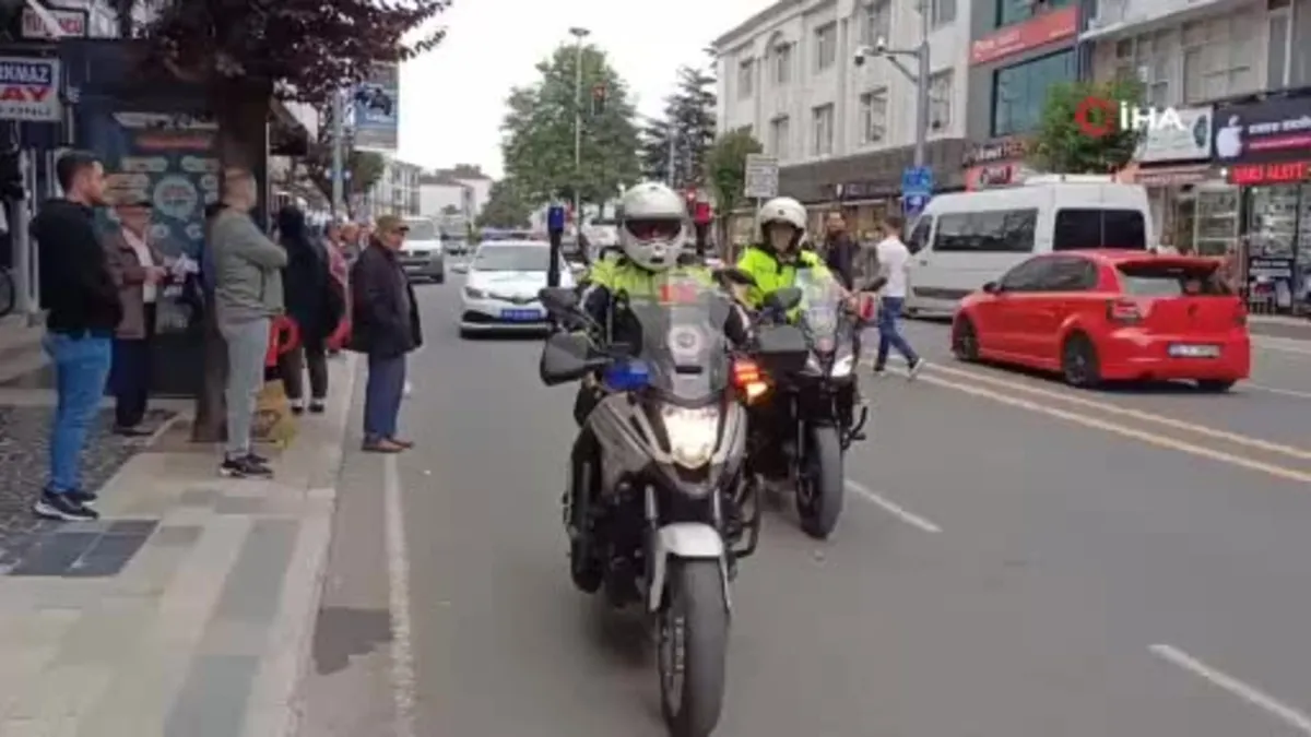Düzce'de kaldırımda ağlatan doğum günü sürprizi