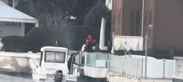 Ebru Gündeş kızını artık lüks yat ile değil deniz taksi ile okula gönderiyor - 1
