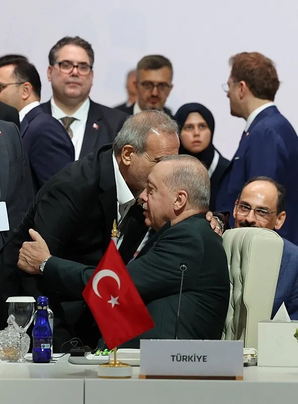 ZİRVEDE TEMASLAR BAŞLADI