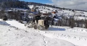 Köy yolları kardan kapandı
