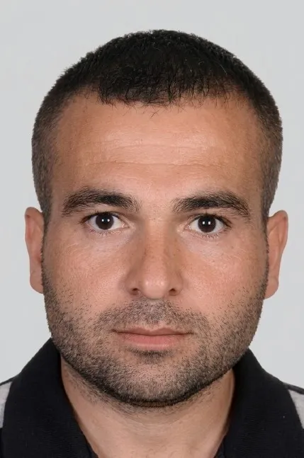 okuldaki-katliamin-buyumesini-asci-onledi-bicagi-bacagina-dogru-salladim-1776340493835.jpeg Okuldaki katliamın büyümesini aşçı önledi: Bıçağı bacağına doğru salladım - 1