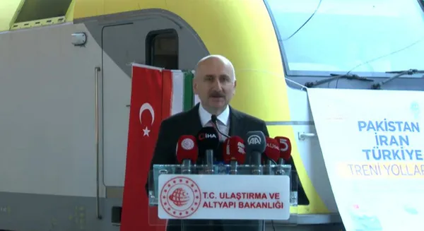 1641461086975.jpg Ulaştırma ve Altyapı Bakanı Adil Karaismailoğlu açıkladı: 128 milyon 565 bin yolcu hava yolu ile seyahat etti - 3