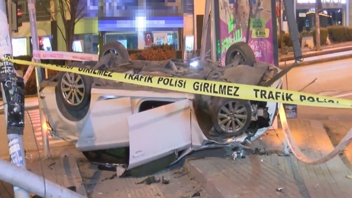 Ankara'da korkunç kaza! Otomobil motosiklete çarptı: Takla attı