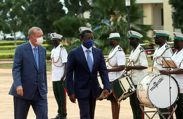 Başkan Erdoğan Afrika turunda! İkinci durak Togo! Cadde ve sokaklarda dikkat çeken afişler - 1