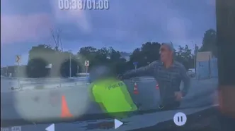 Fatih'te dehşet! Soru sorma bahanesiyle yaklaştı polise bıçakla saldırdı: O anlar kamerada