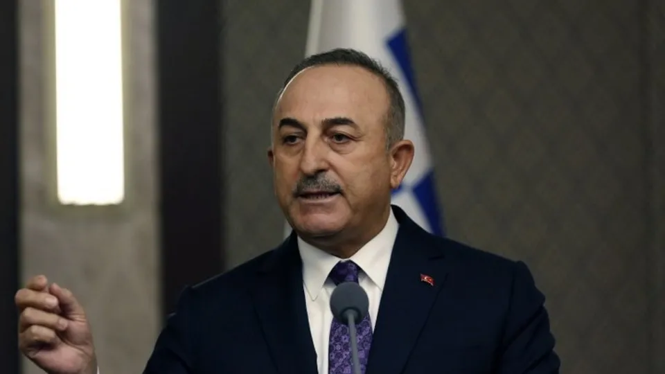 Bakan Çavuşoğlu gerçekleri anlattı Yunanistan çıldırdı! Dendias Türkiye'ye böyle saldırdı