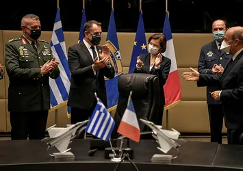 Yunanistan 18 Rafale savaş uçağı alıyor! Fransa ile anlaşma imzaladı