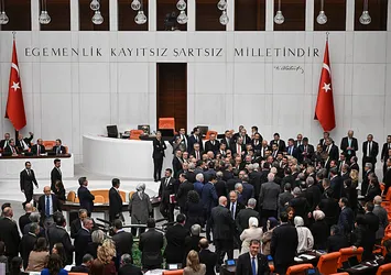 Muhalefet meclis çalışmalarına engel oldu