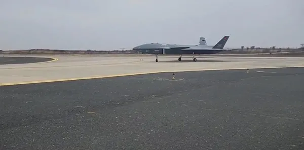 son-dakika-milli-insansiz-savas-ucagi-kizilelma-testlerini-basariyla-tamamladi-1668944495212.jpeg SON DAKİKA! Milli insansız savaş uçağı Kızılelma Taksi ve Koşu Testi'ni başarıyla tamamladı