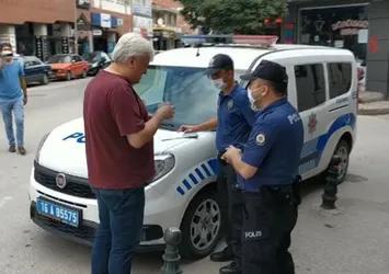 Bursa'da maske takmayanlara ceza kesildi