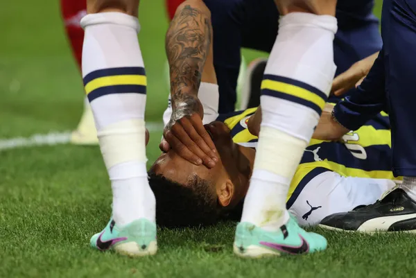 jayden-oosterwoldeden-fenerbahceye-kotu-haber-resmi-aciklama-geldi-1712918079738.jpg Jayden Oosterwolde'den Fenerbahçe'ye kötü haber! Resmi açıklama geldi - 4