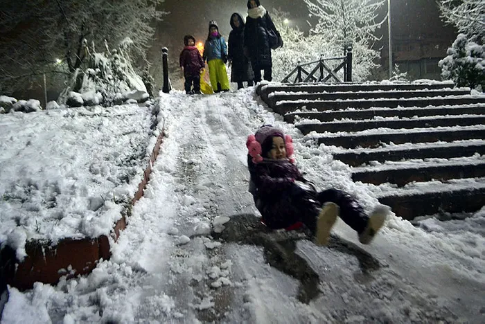 meteoroloji-haritayi-guncelledi-10-ile-sari-kodlu-uyari-kar-geliyor-1710893966661.jpg Meteoroloji haritayı güncelledi! 10 ile sarı kodlu alarm | Donacağız! Kar kapıda... - 8