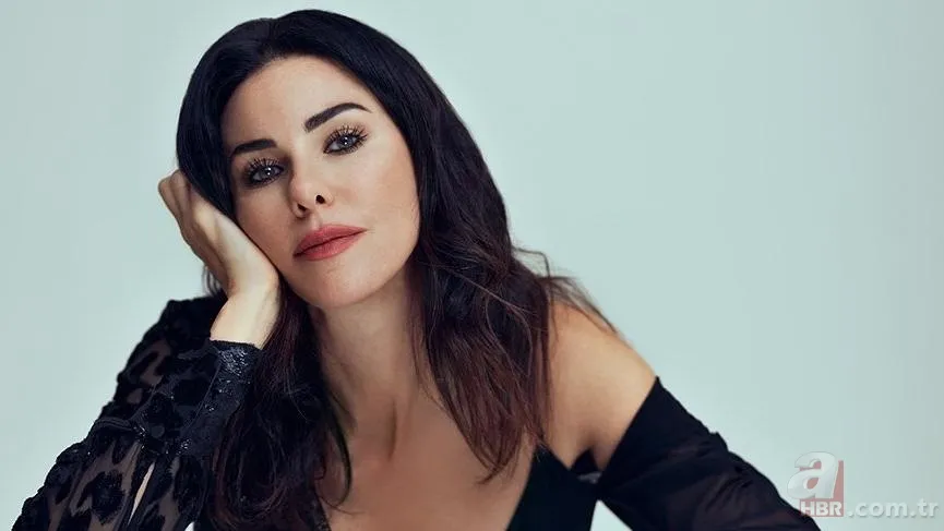 Karantina pozlarıyla olay olan Burcu Özberk’in makyajsız hali şoke etti! 3