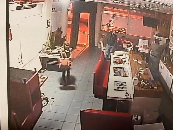 1622608300409.jpg Mezarlıkta dehşeti yaşattı! Üstüne alkol döküp elleriyle mezar kazdırdı - 3