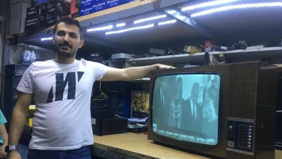 60 yıllık televizyonu tamir etti: 20 bin TL fiyat biçti