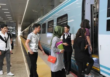 Trenlerde yüzde 50'ye varan indirim! Yıl boyu geçerli olacak | Bakan Abdulkadir Uraloğlu duyurdu