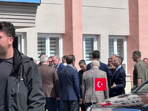 Başkan Erdoğan İstanbul Saffet Çebi Ortaokulu’nda oyunu kullandı: Yeni bir dönemin başlangıcı olacak