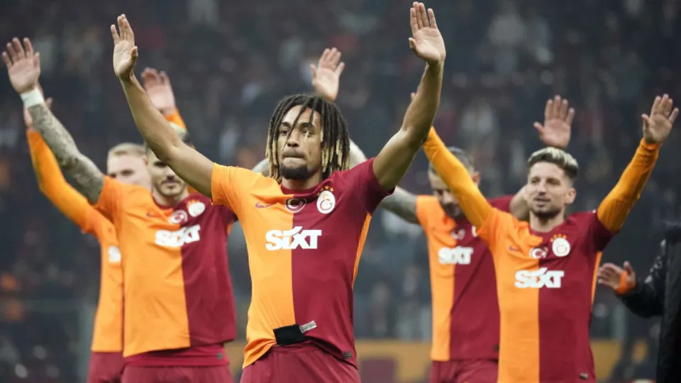 Galatasaray'ın yıldızlarına talipler var! 5 futbolcuya 50 milyon euroluk teklif