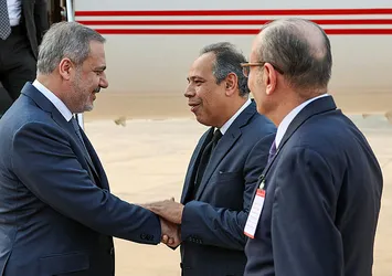 Bakan Fidan Kahire'ye ulaştı ayağının tozuyla Türk iş insanlarıyla bir araya geldi