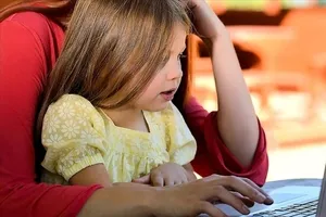 Çalışan her 2 kişiden biri çocuk bakımını üstleniyor