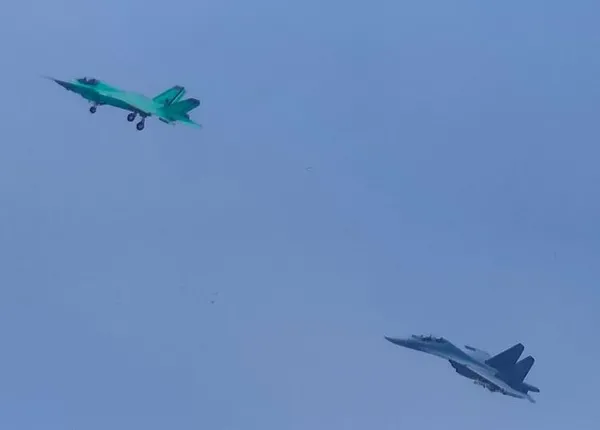 Çin’in gizli silahı hayalet uçak ilk kez görüntülendi! İşte yeni nesil savaş jeti Shenyang FC-31