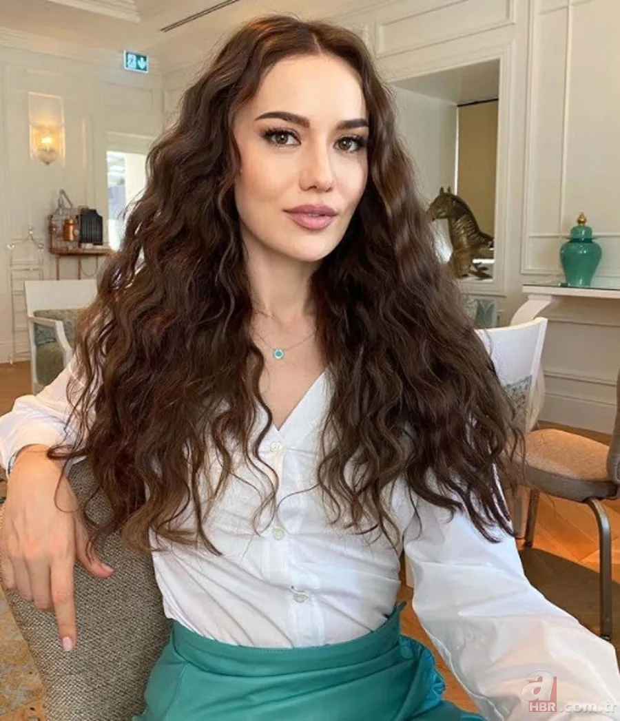 Demet Özdemir'in pozlarına beğeni yağdı! Kıyafetlerinin bedeli dudak uçuklattı 15